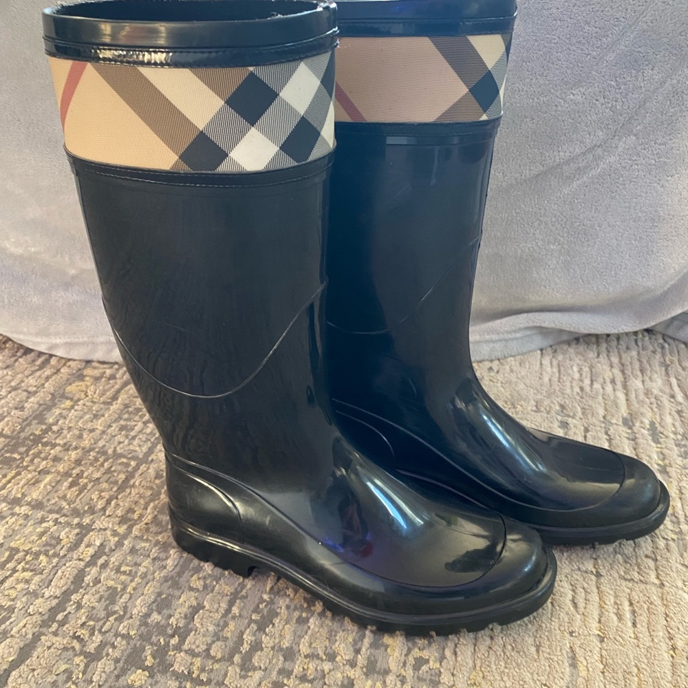 Womens Classic Burberry Rain boots Size 40